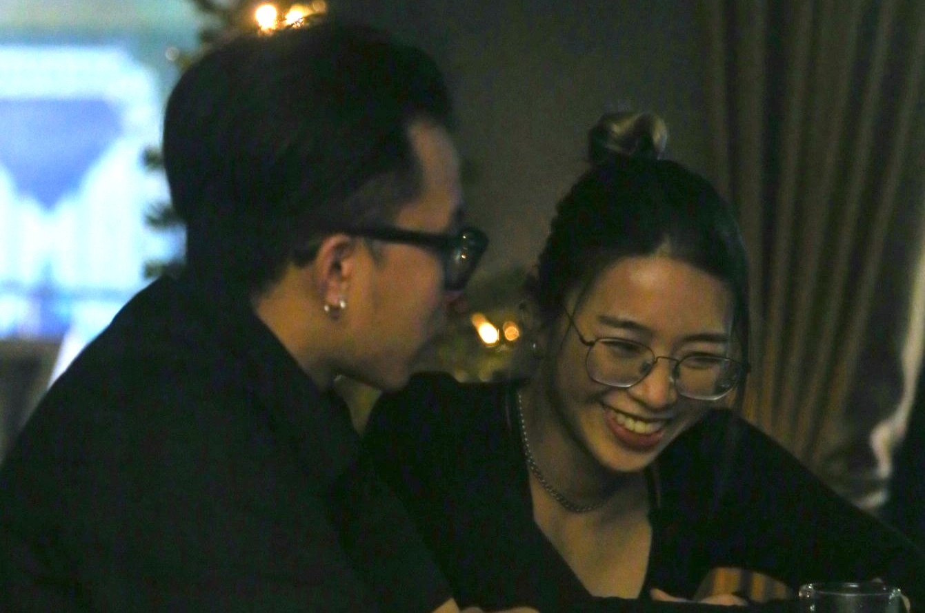 Khong du lich, gioi tre TP.HCM tru an trong bar hinh anh