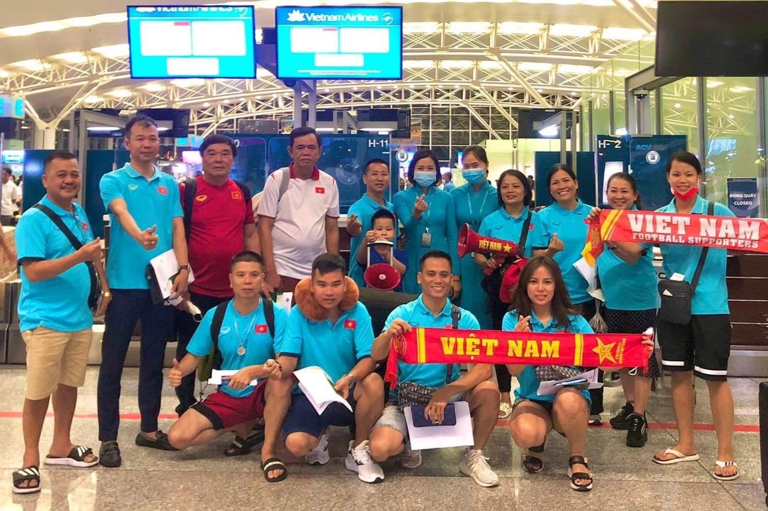 bao nhieu tien di co vu 23 anh 3