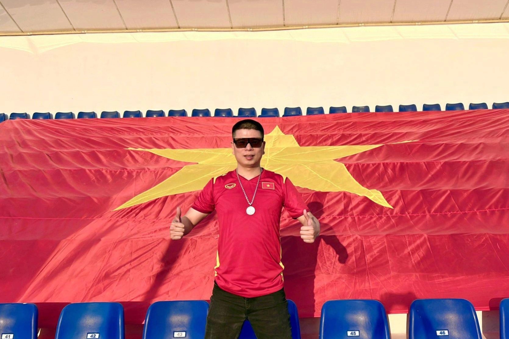 Chi hon 100 trieu dong di Uzbekistan co vu U23 Viet Nam hinh anh