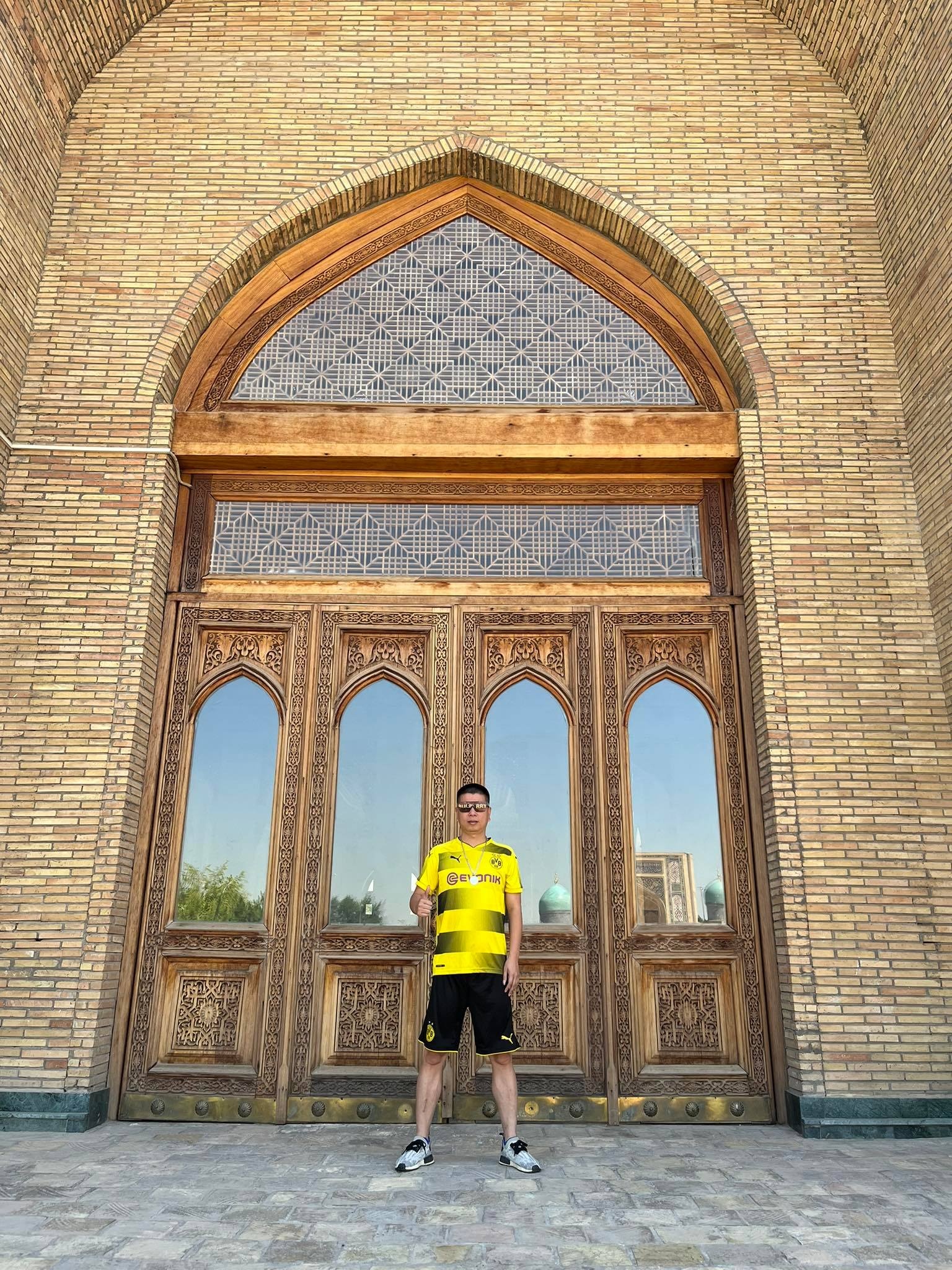 bao nhieu tien di co vu 23 anh 6