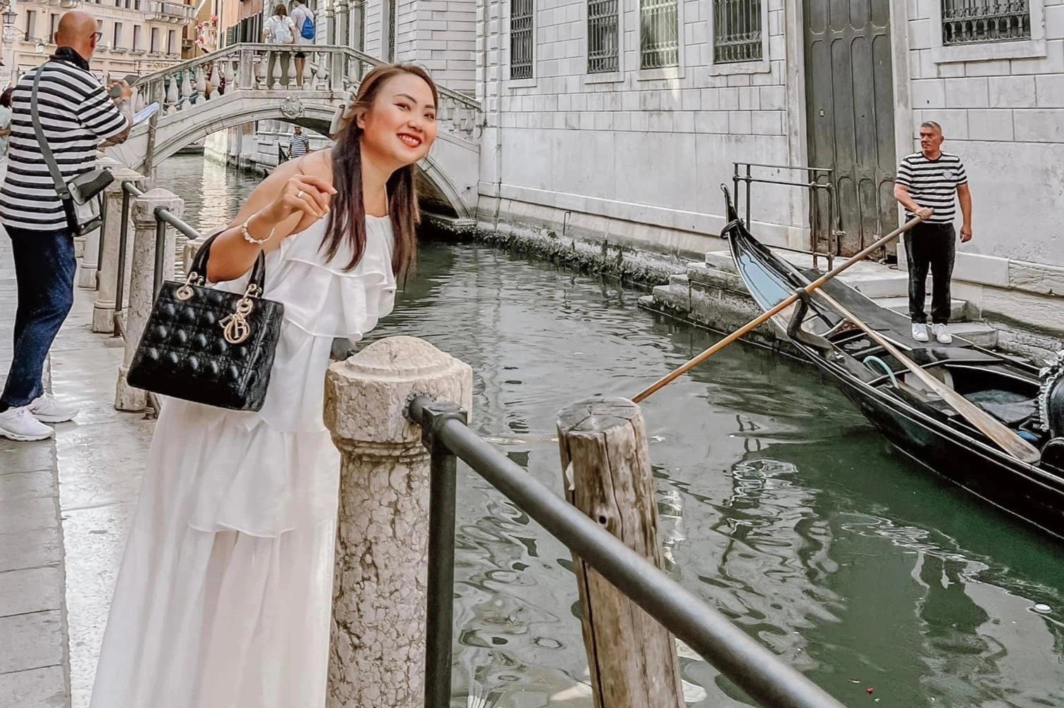 Khach Viet bi moc tui, cuop giat o chau Au hinh anh