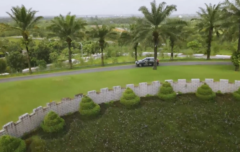 Video - Golfer trai nghiem tinh nang an toan cua Volvo hinh anh