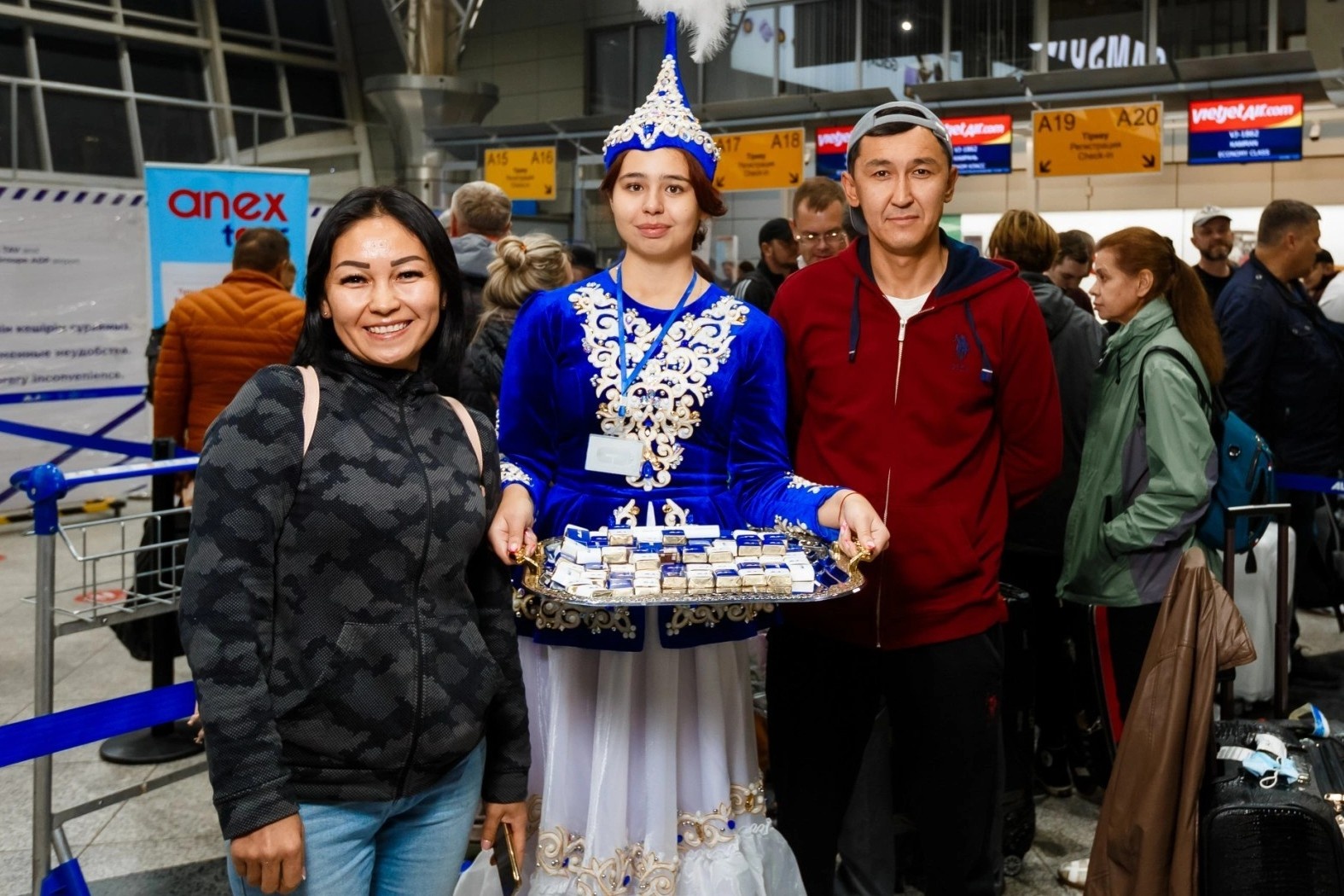 Chuyen bay thang dau tien dua du khach Kazakhstan den Nha Trang hinh anh