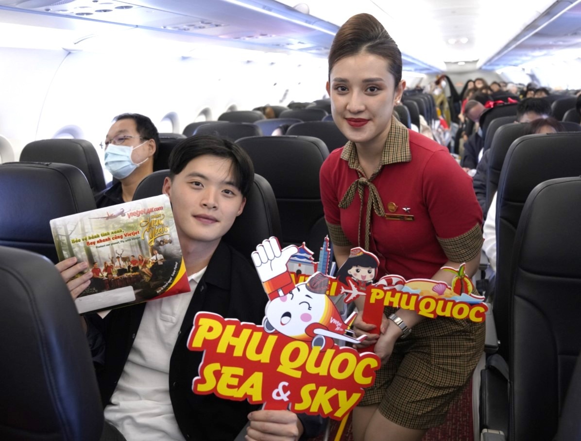 Ron rang don xuan cung duong bay moi Phu Quoc - Dai Bac cua Vietjet hinh anh