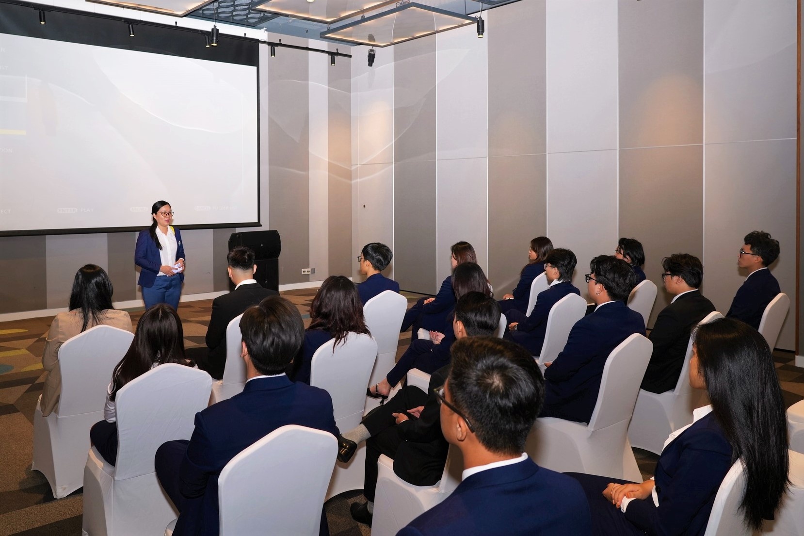 UEF,  Dai hoc Gloucestershire anh 2