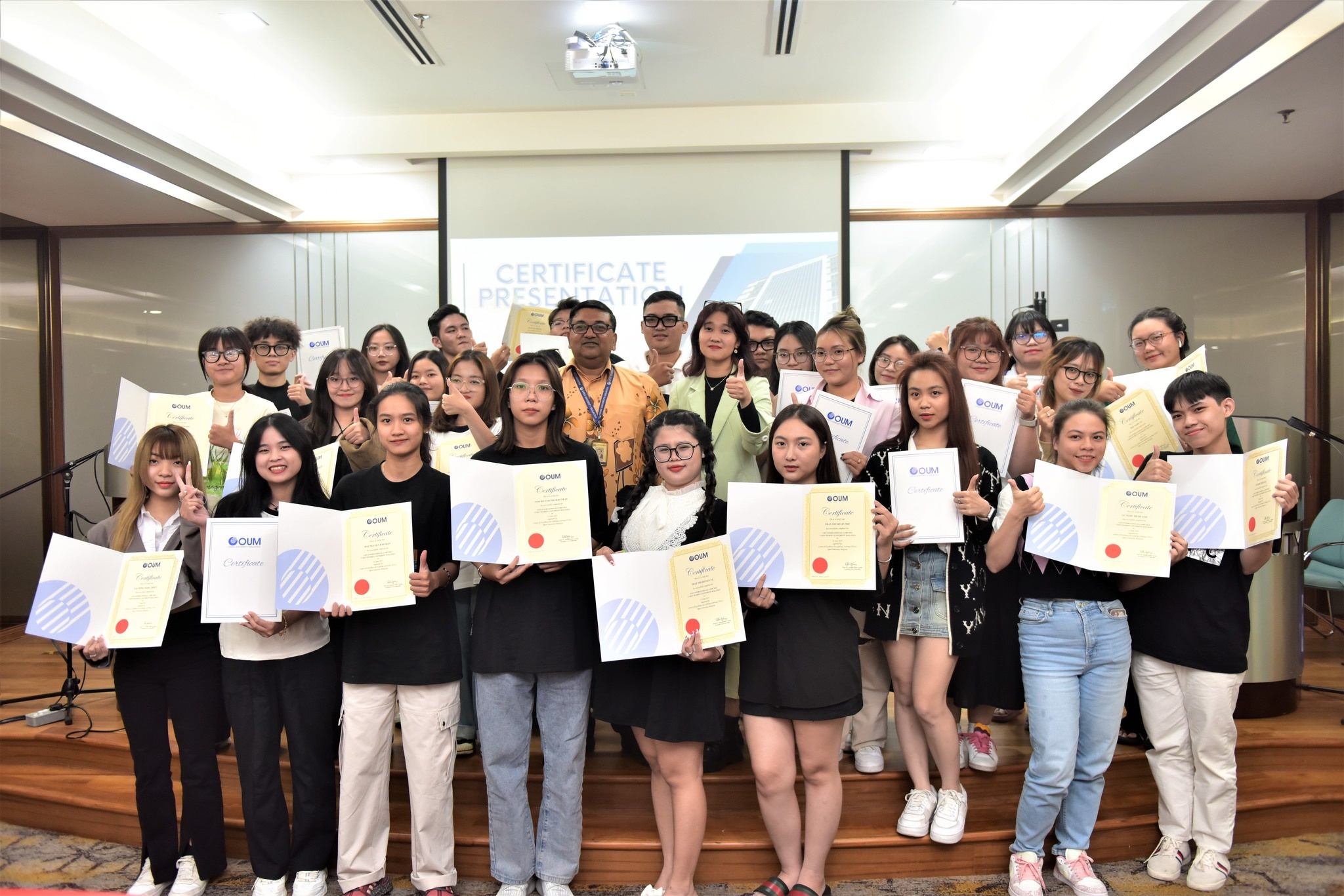 UEF,  Dai hoc Gloucestershire anh 3