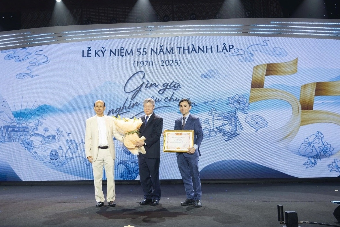 Minh Long va dau an 55 nam 'Gin giu nghin cau chuyen' hinh anh