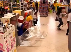 Clip hai: Bup be kinh di hinh anh