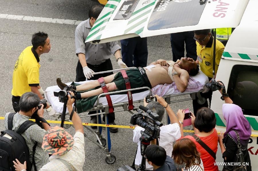 Dung can cau dua nan nhan xe bus thoat khoi hem nui hinh anh