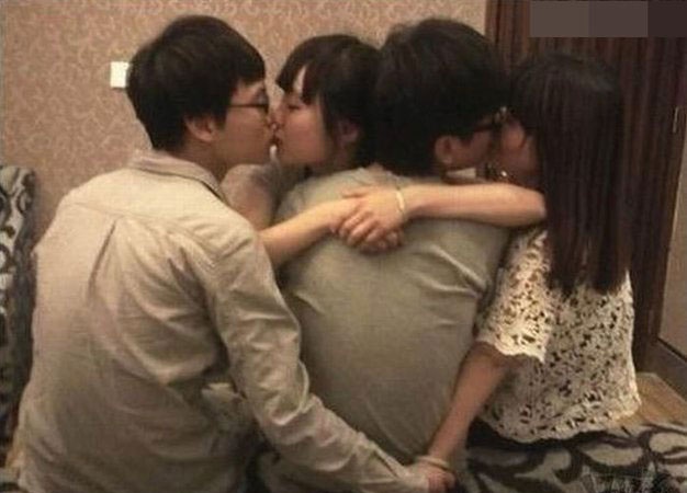 Anh vui chau A: Tinh tay bon hinh anh