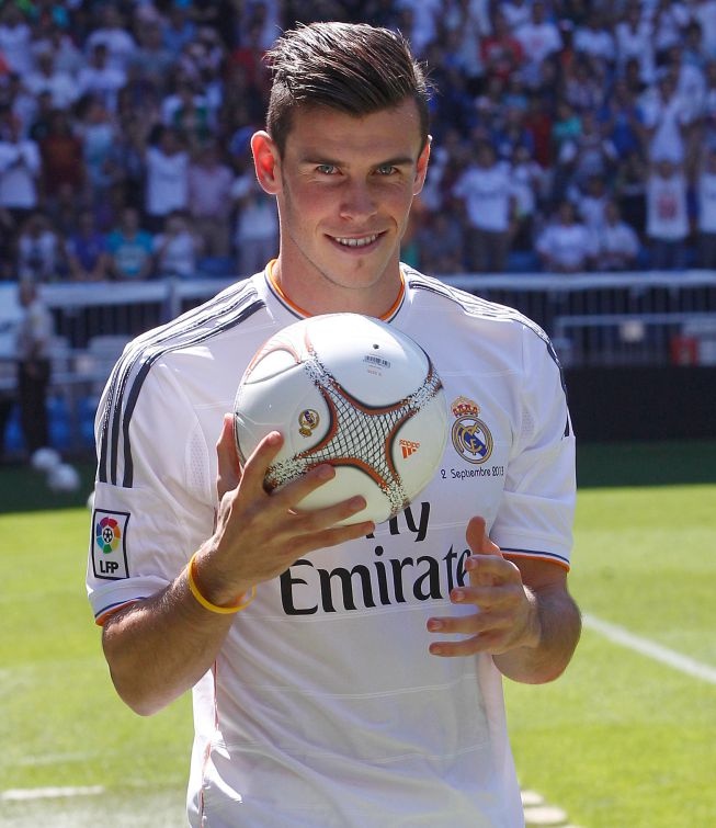 Chum anh Gareth Bale ra mat Real Madrid hinh anh