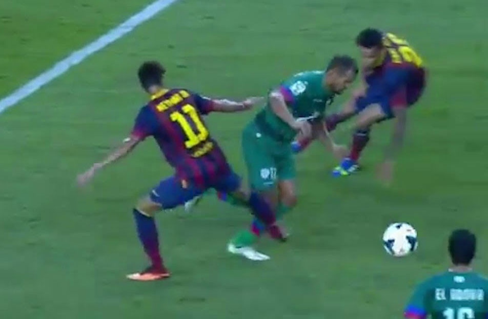 Barca dang bien Neymar thanh... 'may chem' hinh anh