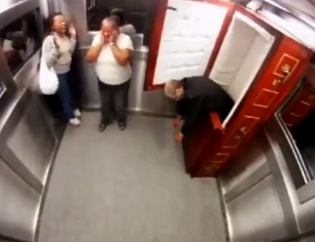 Xac chet song day trong thang may hinh anh