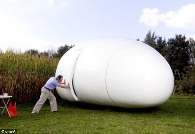 Ngoi nha co hinh dang giong qua trung hinh anh