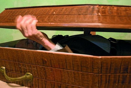 Nho dau nguoi chet co the hoi sinh? hinh anh