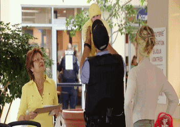 Clip hai: Canh sat trong tre hinh anh