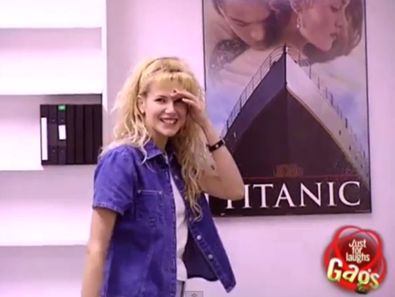 Clip hai: Can phong ma am hinh anh