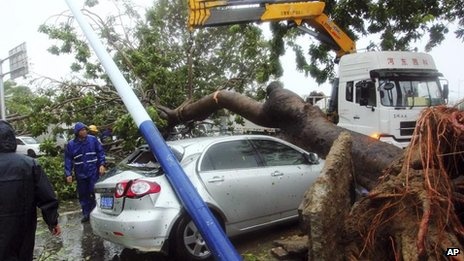 Nuoc nhan chim nhieu duong pho Trung Quoc vi bao Haiyan hinh anh