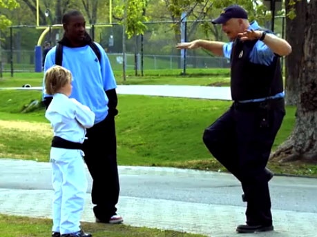 Clip hai: Dung treu chau hinh anh