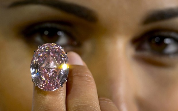 Vien kim cuong hong co gia ky luc 83 trieu USD hinh anh