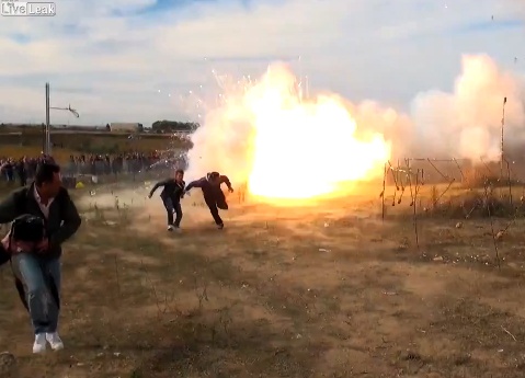 Phao hoa ba dao phong cach Italia hinh anh