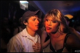 Anh dong vui: Nu hon kinh khung hinh anh