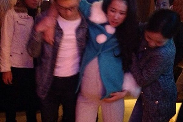 Dau de khi dang hat karaoke hinh anh