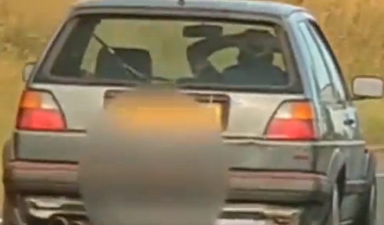 Lai xe bang chan voi toc do gan 100 km/h hinh anh