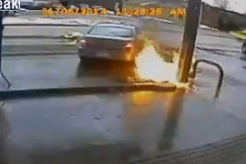 Hoa hoan vi xe dam do cay xang hinh anh