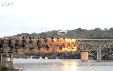 Anh dong: Pha cau sieu toc hinh anh