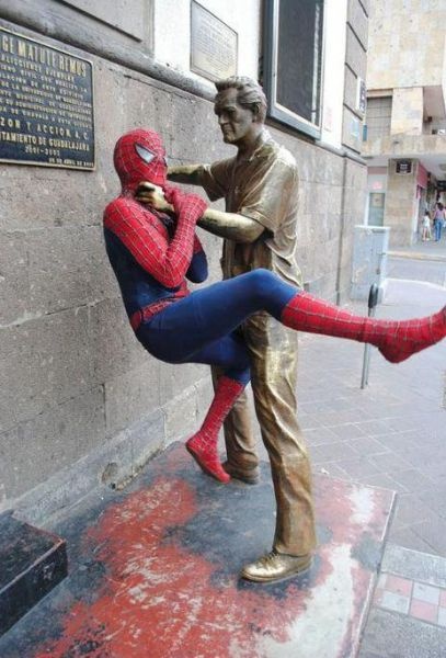 Nhung buc tuong khoi hai nhat qua dat hinh anh