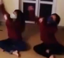 Nu sinh nhay 'Con buom xuan' cuc hai hinh anh