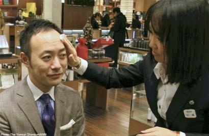 Dan ong Nhat no nuc tan trang nhan sac hinh anh