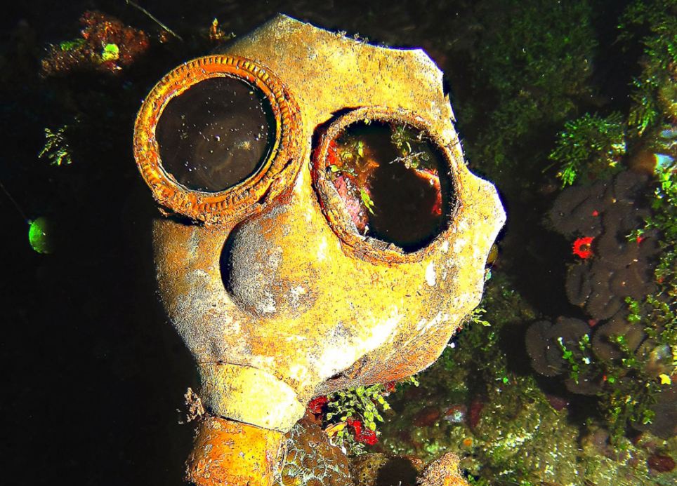 Nghia dia tau chien lon nhat hanh tinh duoi day dai duong hinh anh