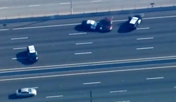 Man ruot duoi, tong xe, bat nghi pham cua canh sat My hinh anh