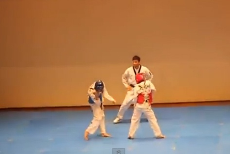 Tran dau vo cuc nhang nhit hinh anh