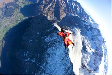 Nguoi dan ong du dinh nhay xuong nui tu dinh Everest hinh anh