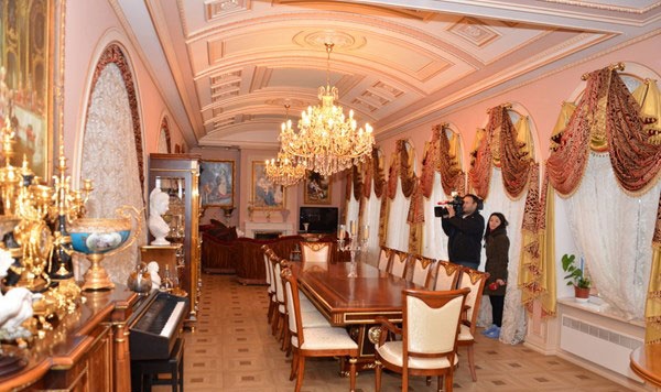 Dinh thu xa hoa gay soc cua cuu tong cong to vien Ukraina hinh anh