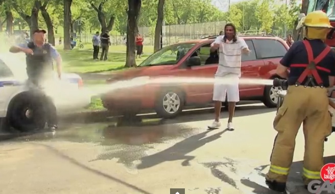 Dung choc tuc linh cuu hoa hinh anh