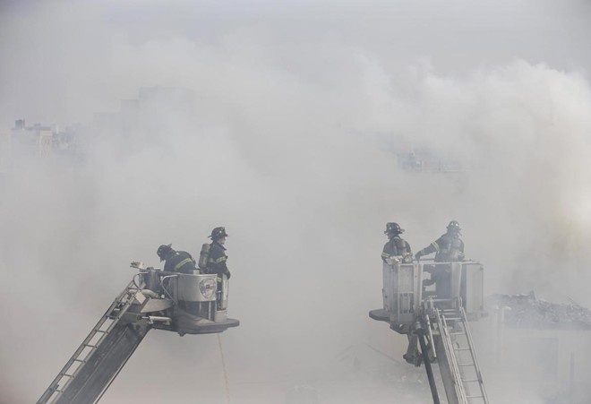 Mot so nan nhan vu no co the van mac ket duoi dong do nat hinh anh