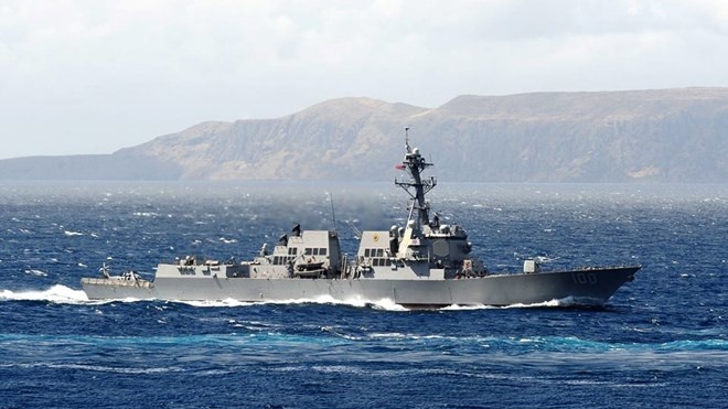 Tau chien My ngung tim kiem may bay mat tich hinh anh