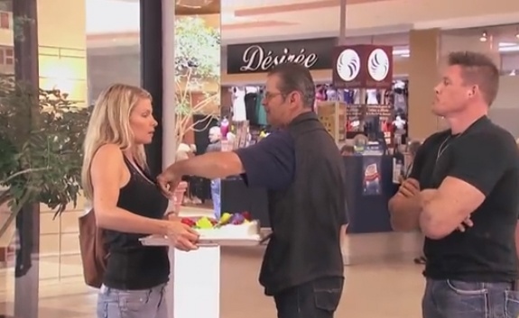 Clip hai: Suyt an don vi 'sam so' gai dep hinh anh