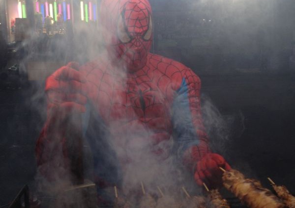 Anh vui: Nguoi nhen ban thit nuong hinh anh