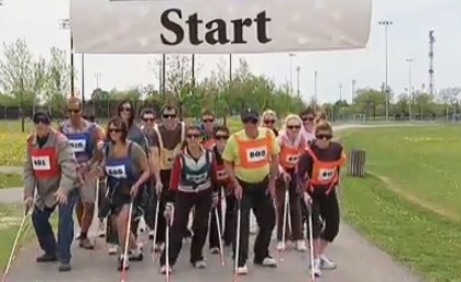 Nhung tro dua cuoi chay nuoc mat hinh anh