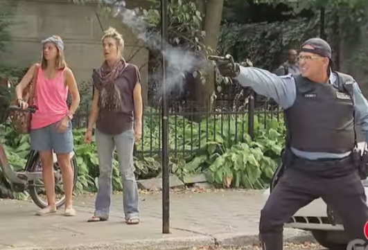 Clip hai: Canh sat ha ten cuop bang ngon tay hinh anh