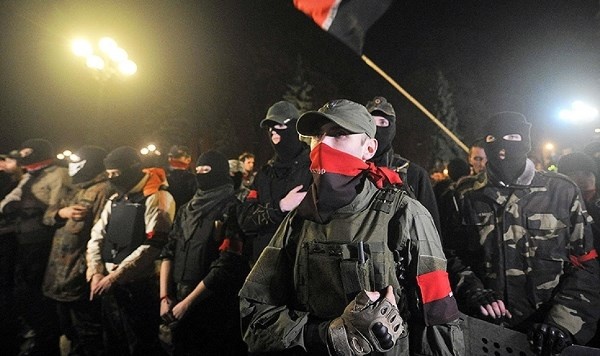 5.000 chien binh Pravyi Sektor tran vao thanh pho Slaviansk hinh anh