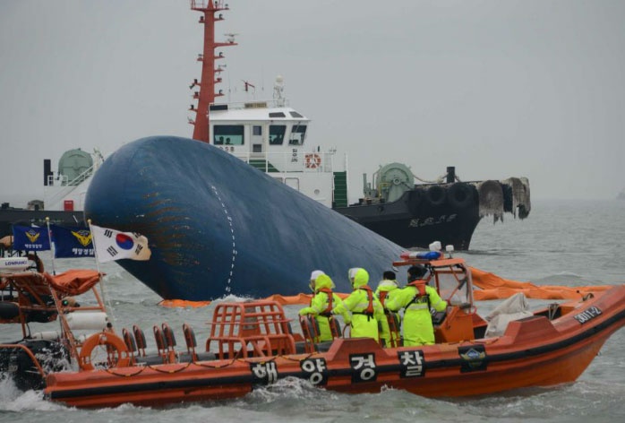 Thuy thu khang dinh bo mac tau chim theo lenh cap tren hinh anh