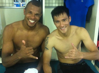 Cong Vinh khoe anh cung cac dong doi moi hinh anh