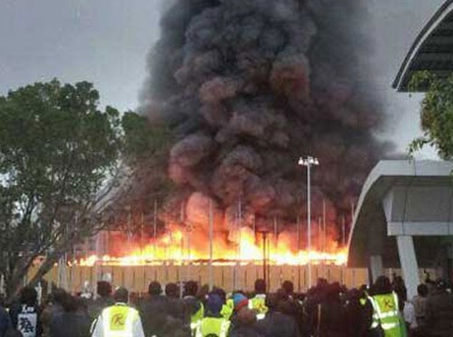 Bien lua nuot tron san bay quoc te hinh anh