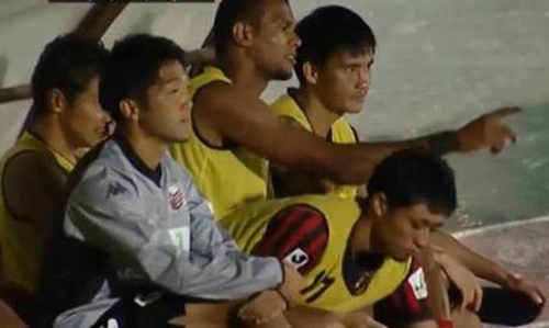 Cong Vinh ngoi ngoai ngay doi nha nguoc dong an tuong hinh anh